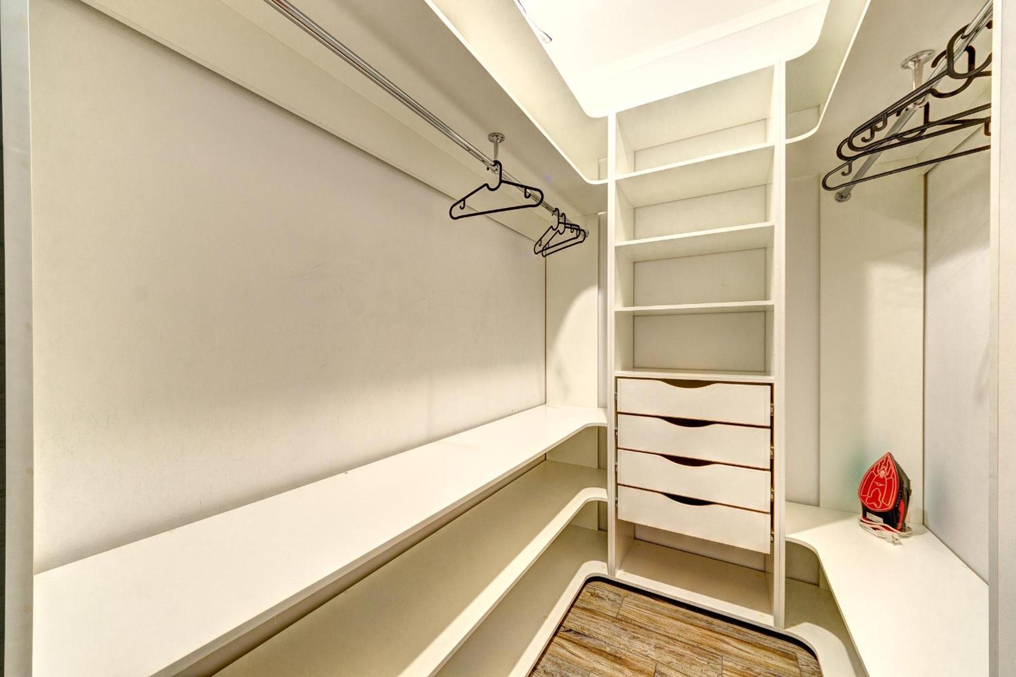 Apartment Voskresenska 18 , Парковые Озера 基輔 客房 照片