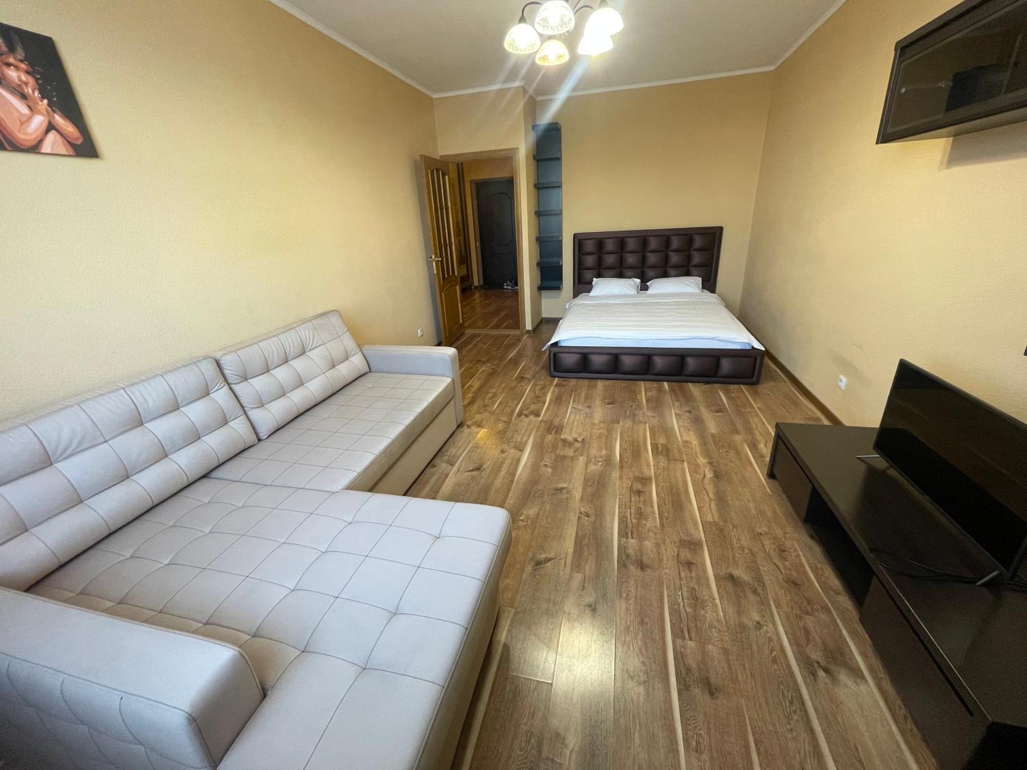 Apartment Voskresenska 18 , Парковые Озера 基輔 客房 照片